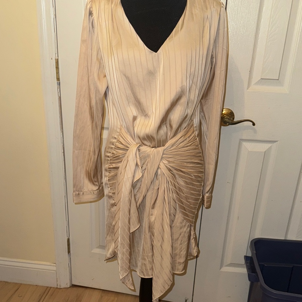Elegant Cream Dress - Picture 5 of 16